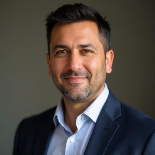 Daniel Rivera headshot